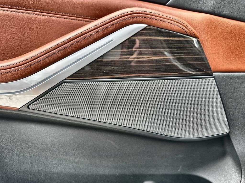 Vehicle image 25 of 36