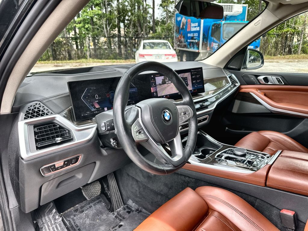 Vehicle image 10 of 36
