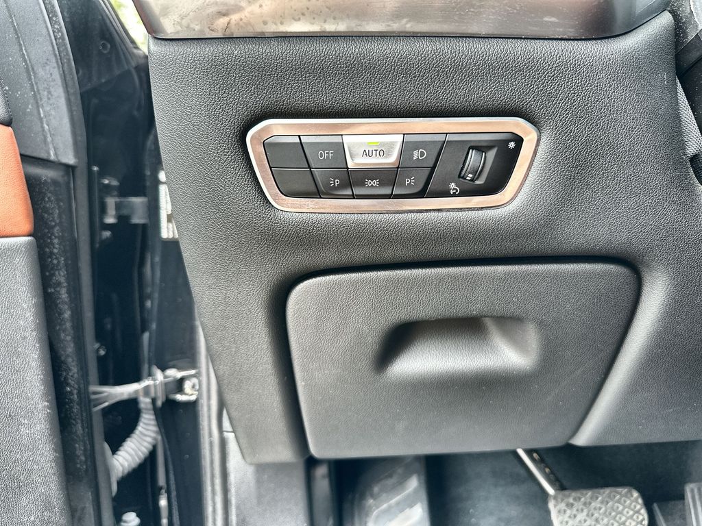 Vehicle image 18 of 36