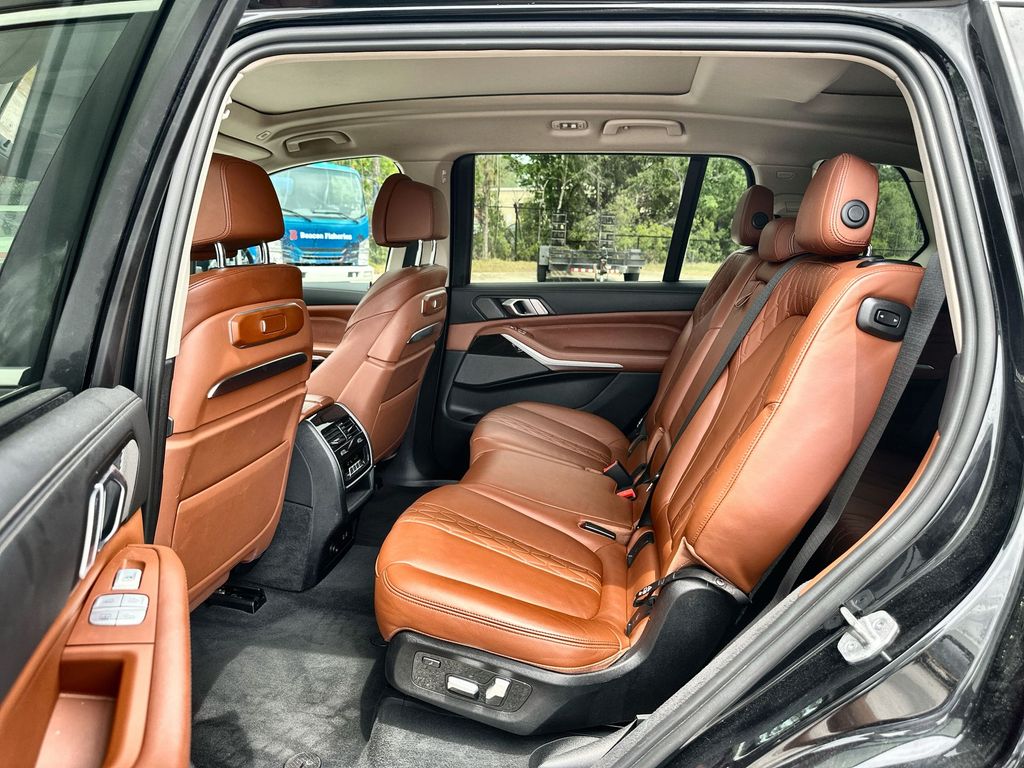 Vehicle image 26 of 36