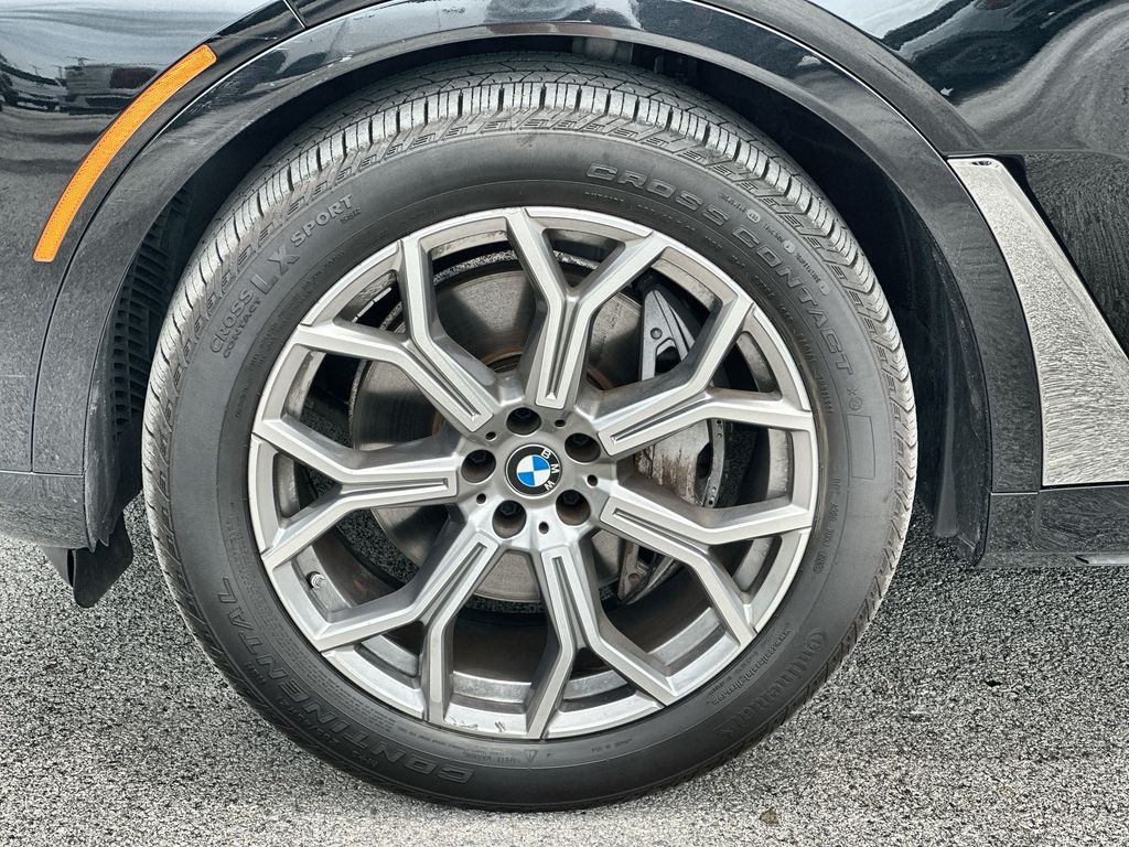 Vehicle image 34 of 36