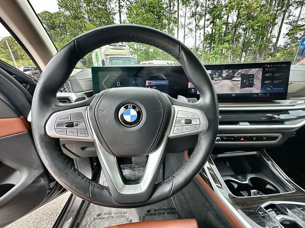 Vehicle image 11 of 36