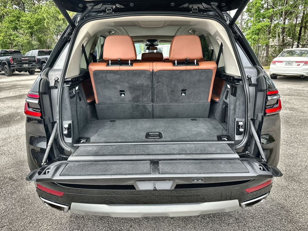 Vehicle image 27 of 36