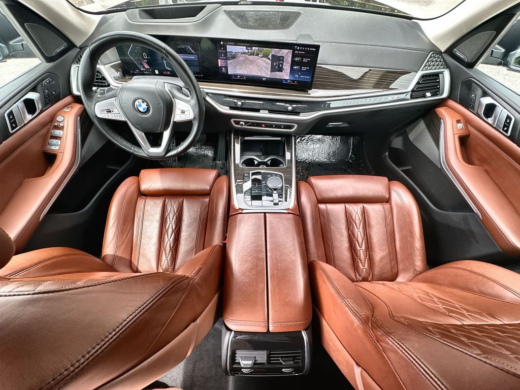 Vehicle image 21 of 36