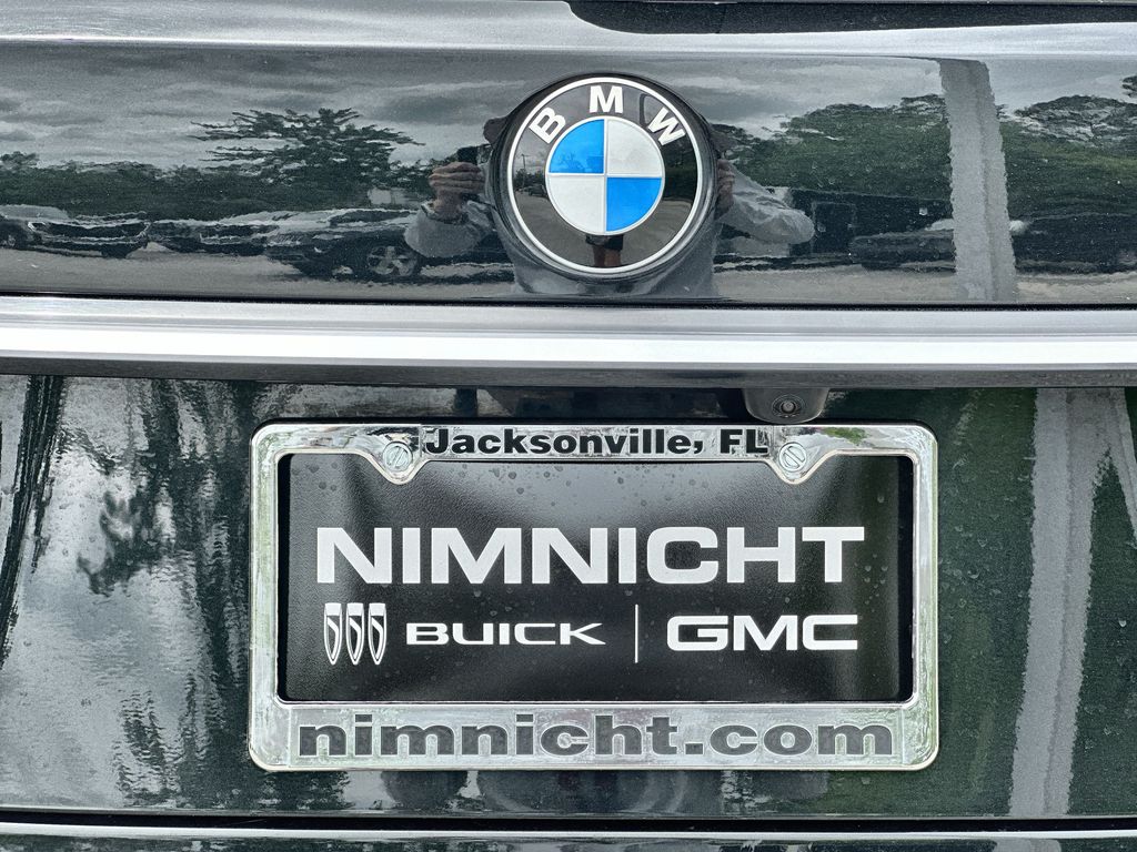 Vehicle image 33 of 36