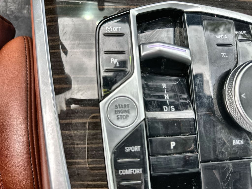 Vehicle image 17 of 36