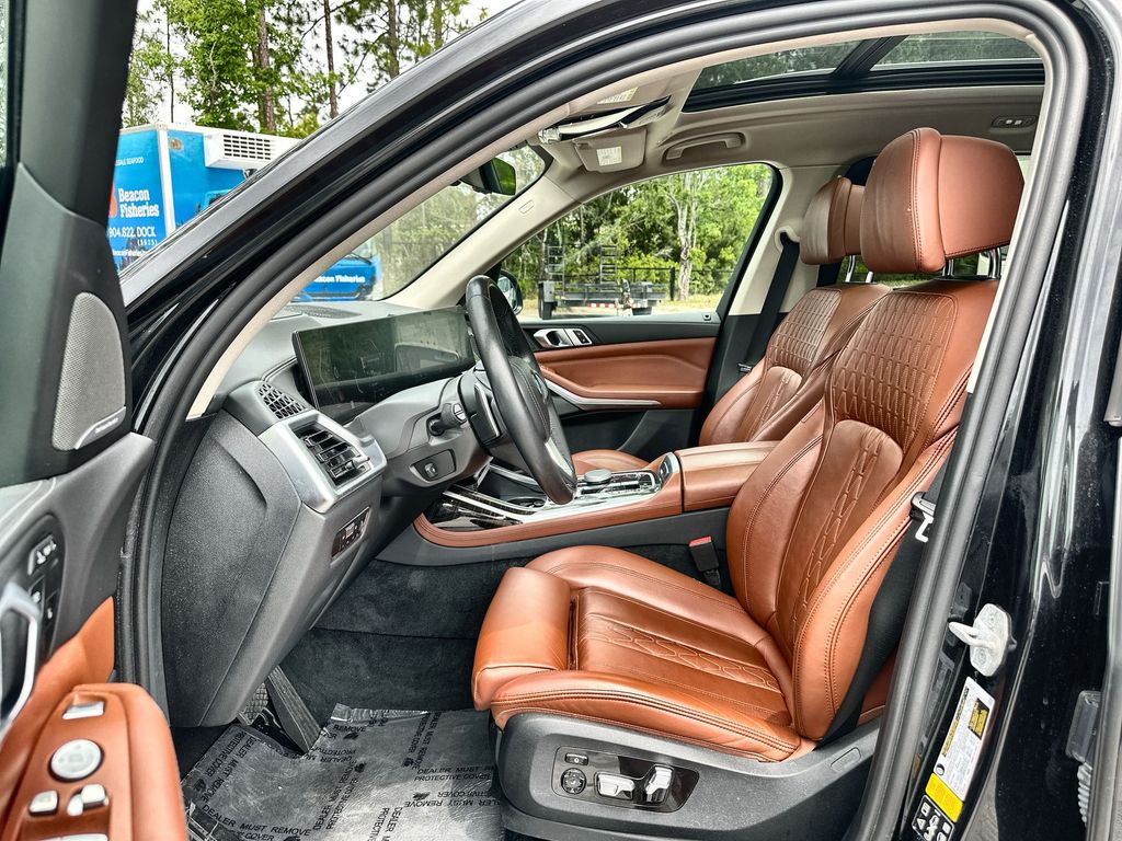 Vehicle image 20 of 36