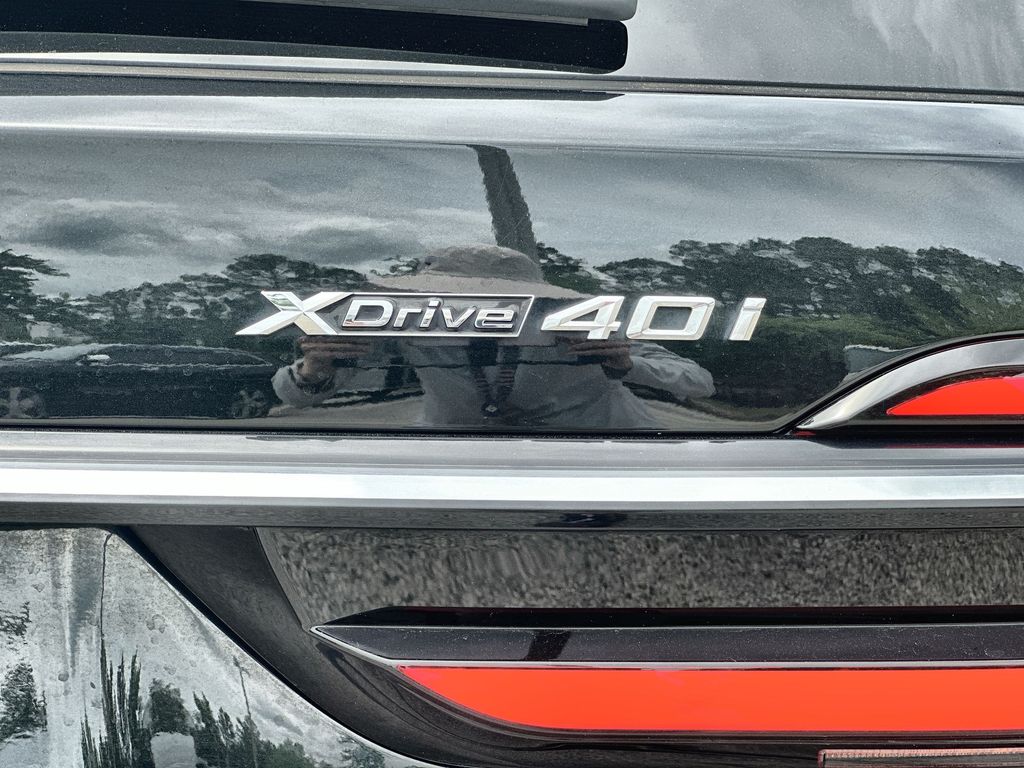 Vehicle image 32 of 36