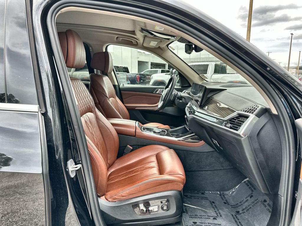 Vehicle image 29 of 36