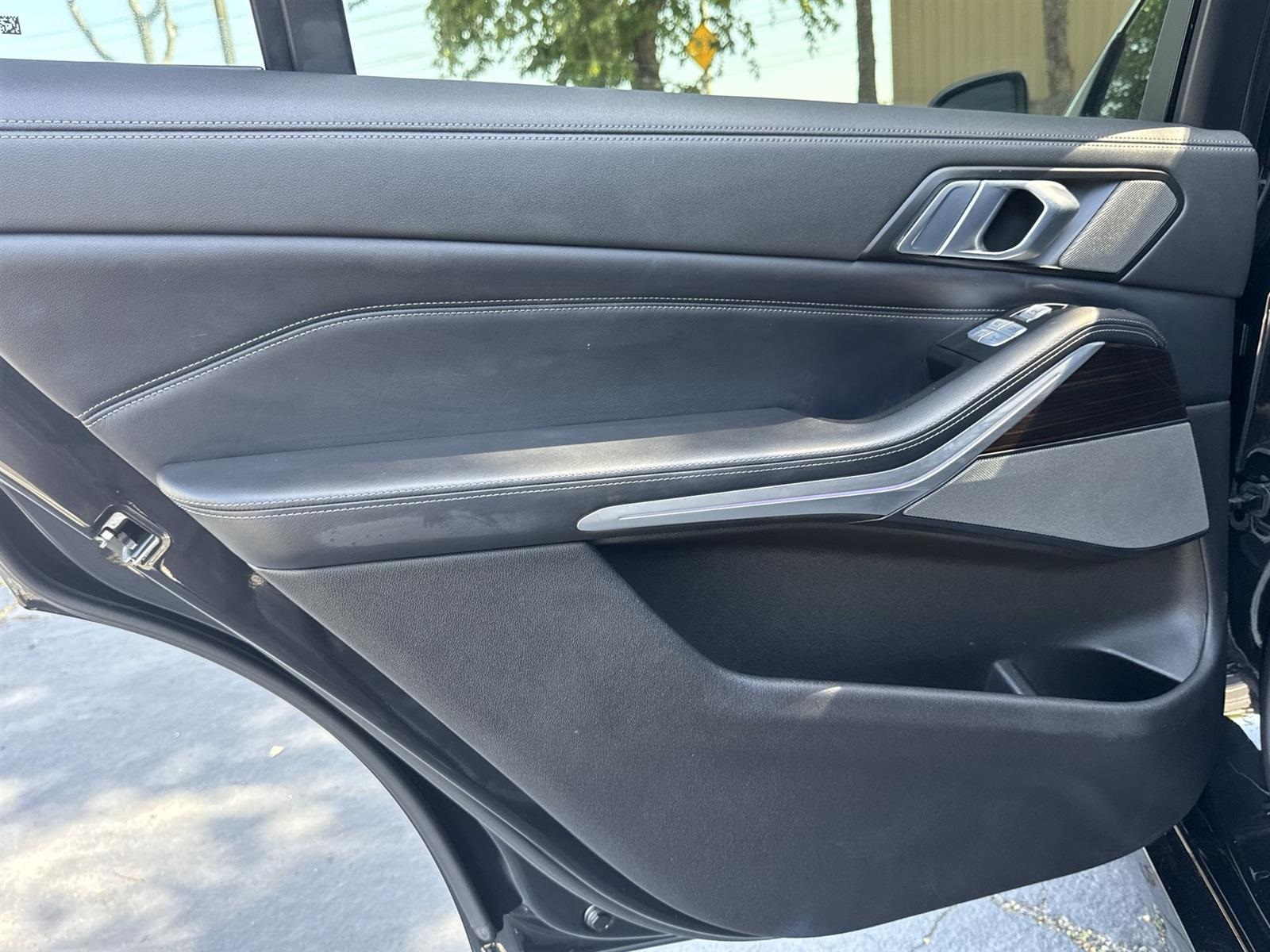 Vehicle image 27 of 36