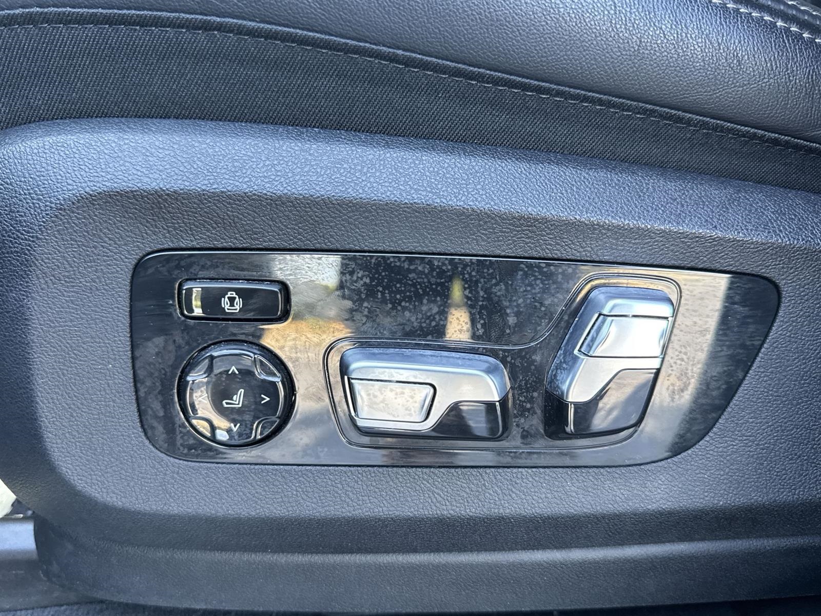 Vehicle image 25 of 36