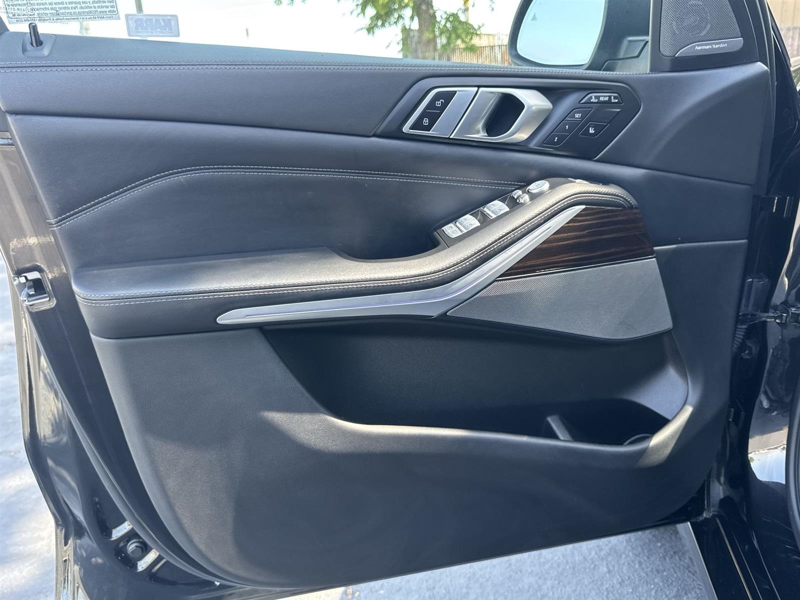 Vehicle image 22 of 36