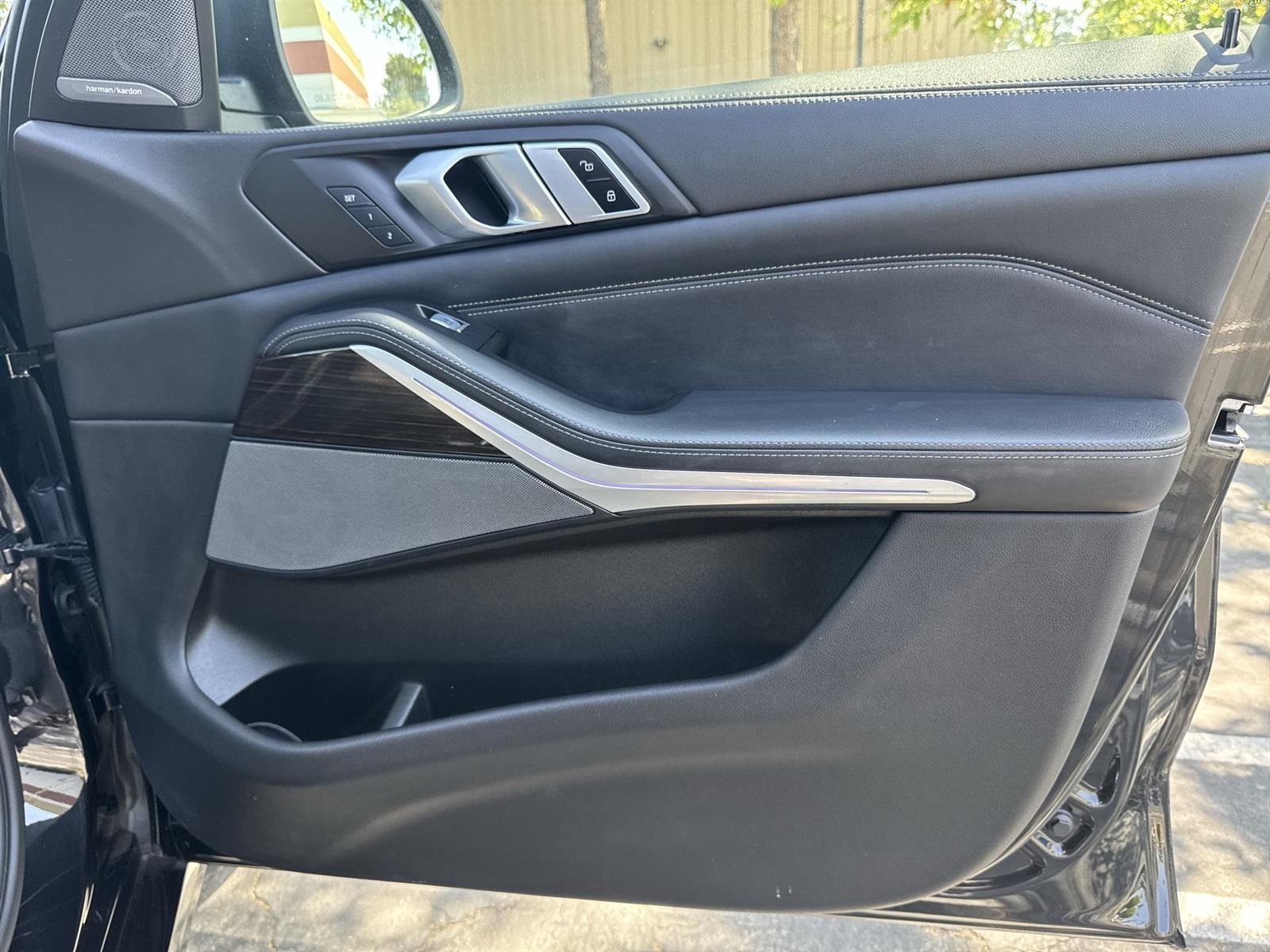 Vehicle image 32 of 36