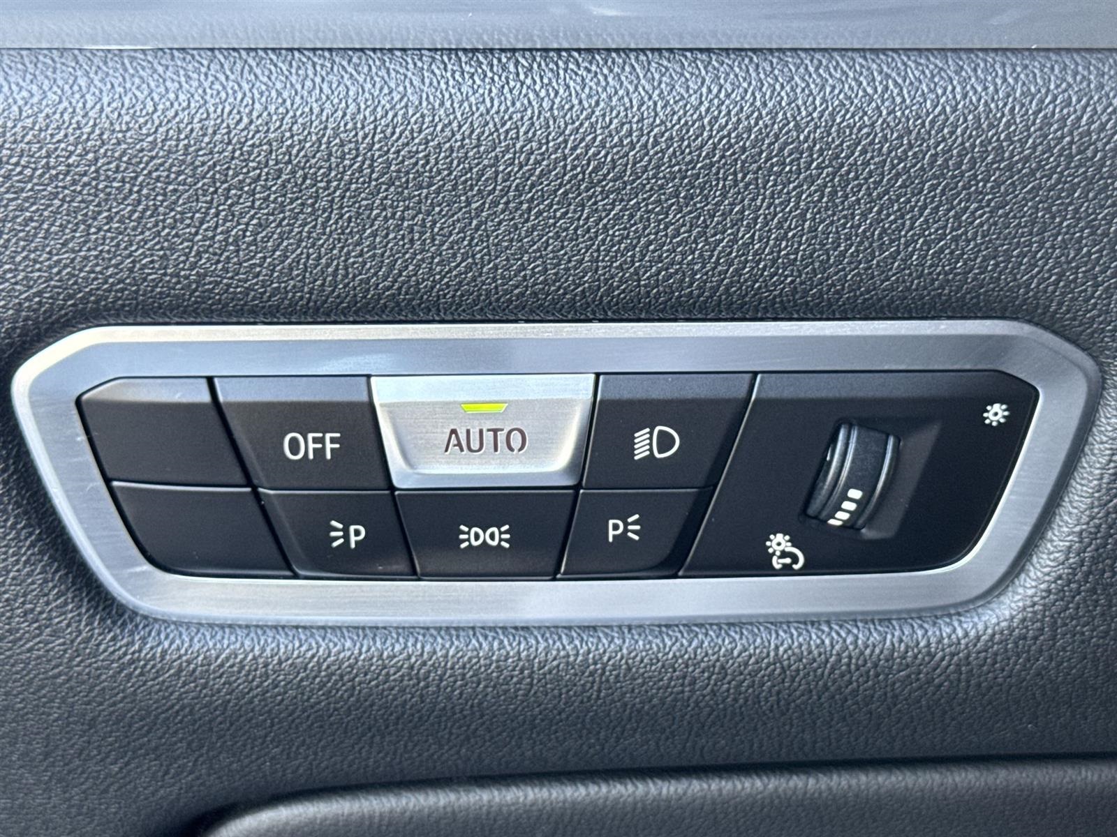 Vehicle image 21 of 36