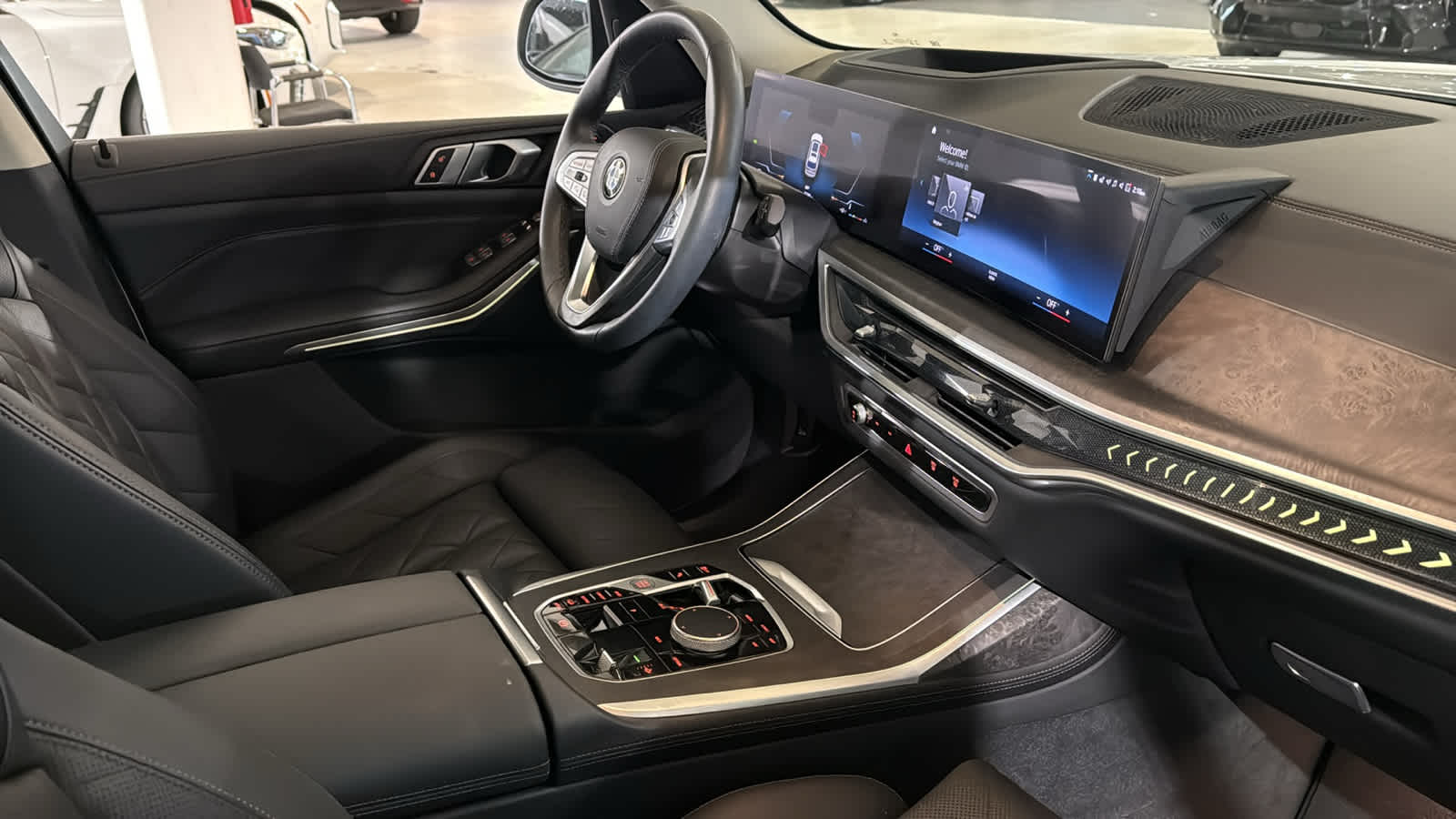 Vehicle image 33 of 34