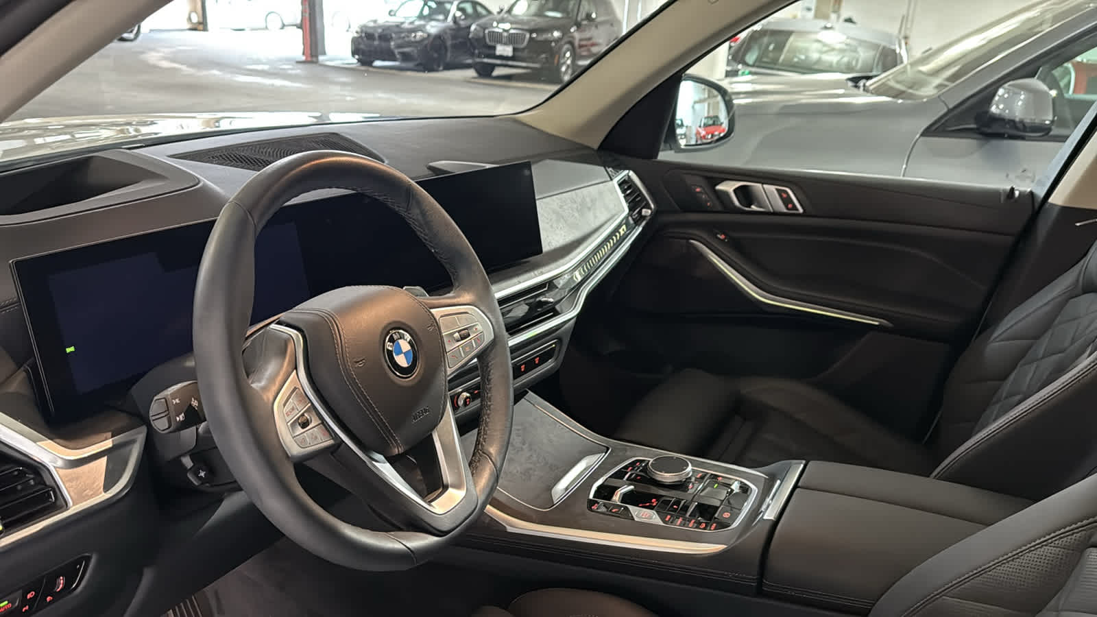 Vehicle image 25 of 34