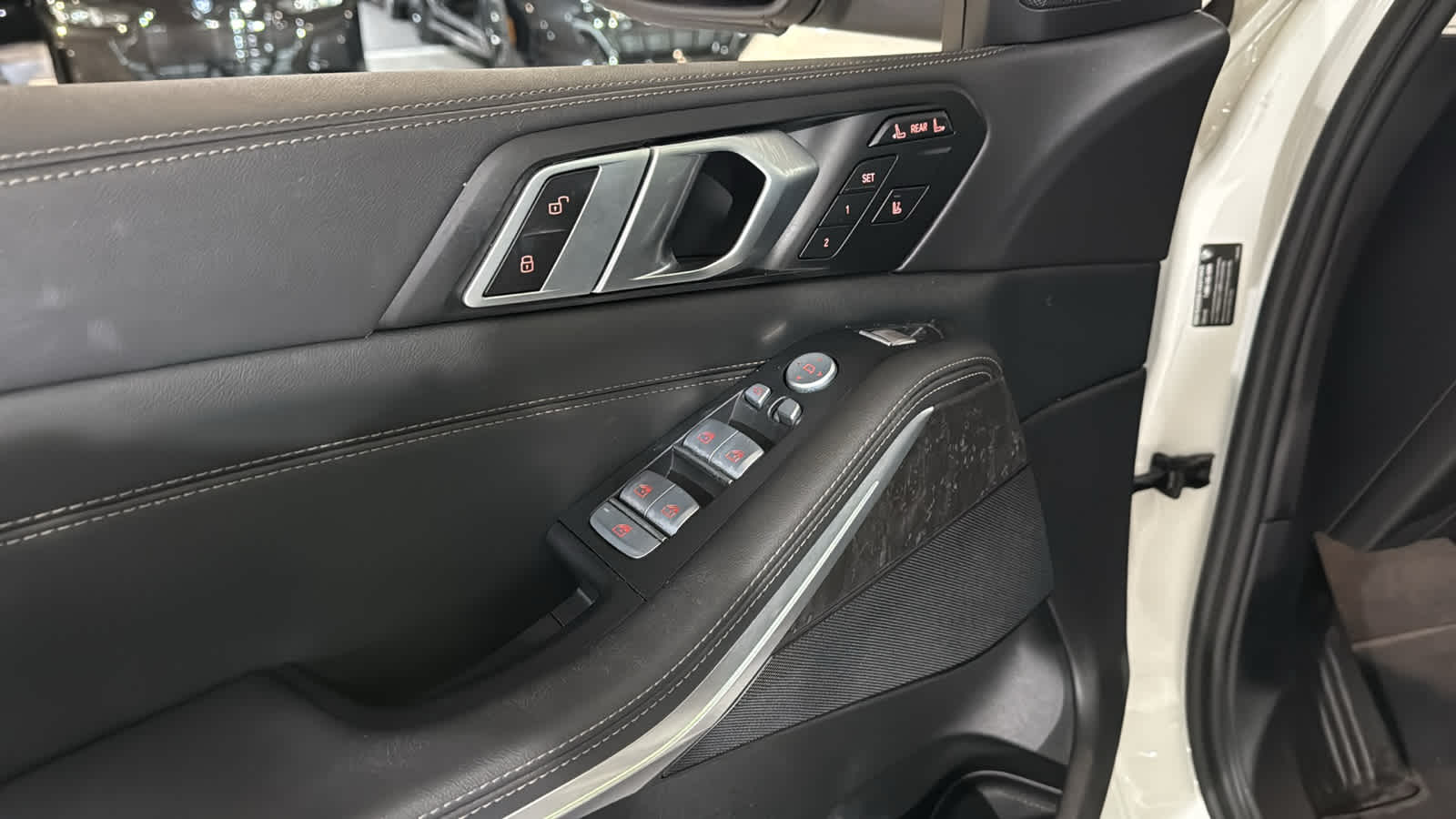 Vehicle image 13 of 34