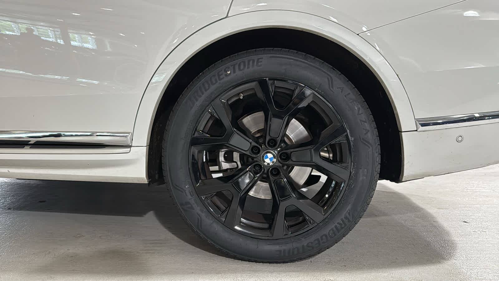 Vehicle image 10 of 34