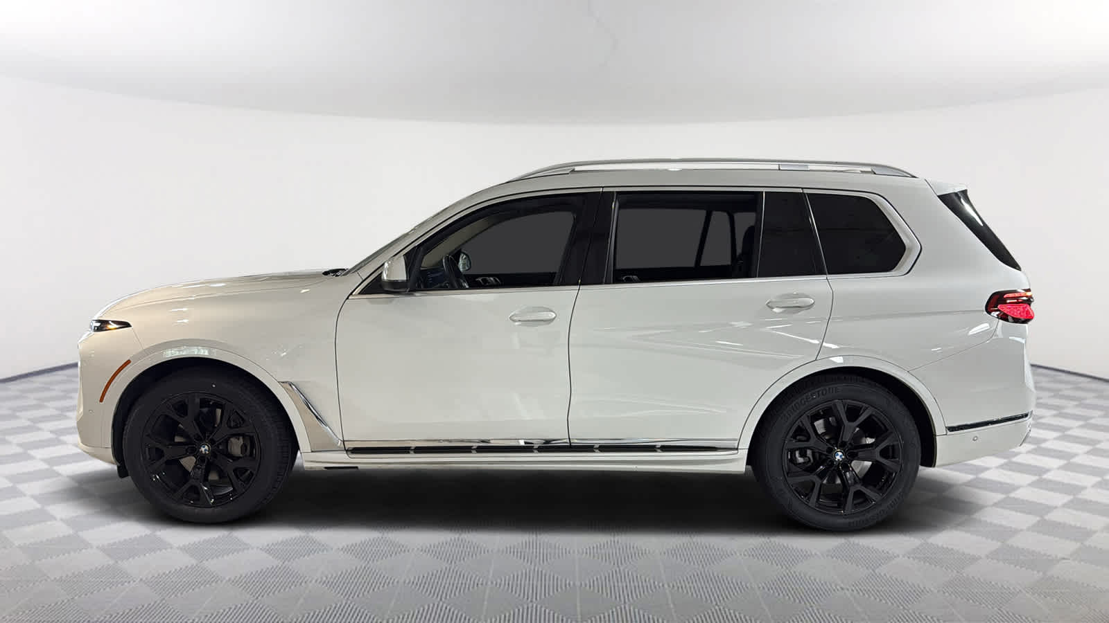 Vehicle image 5 of 34