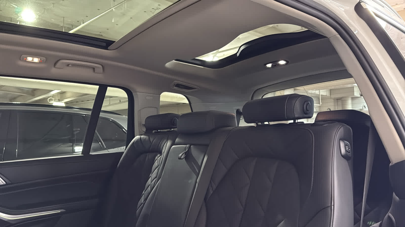 Vehicle image 28 of 34