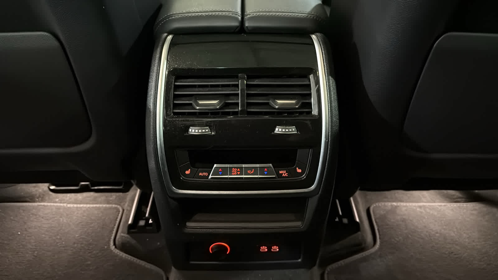 Vehicle image 26 of 34