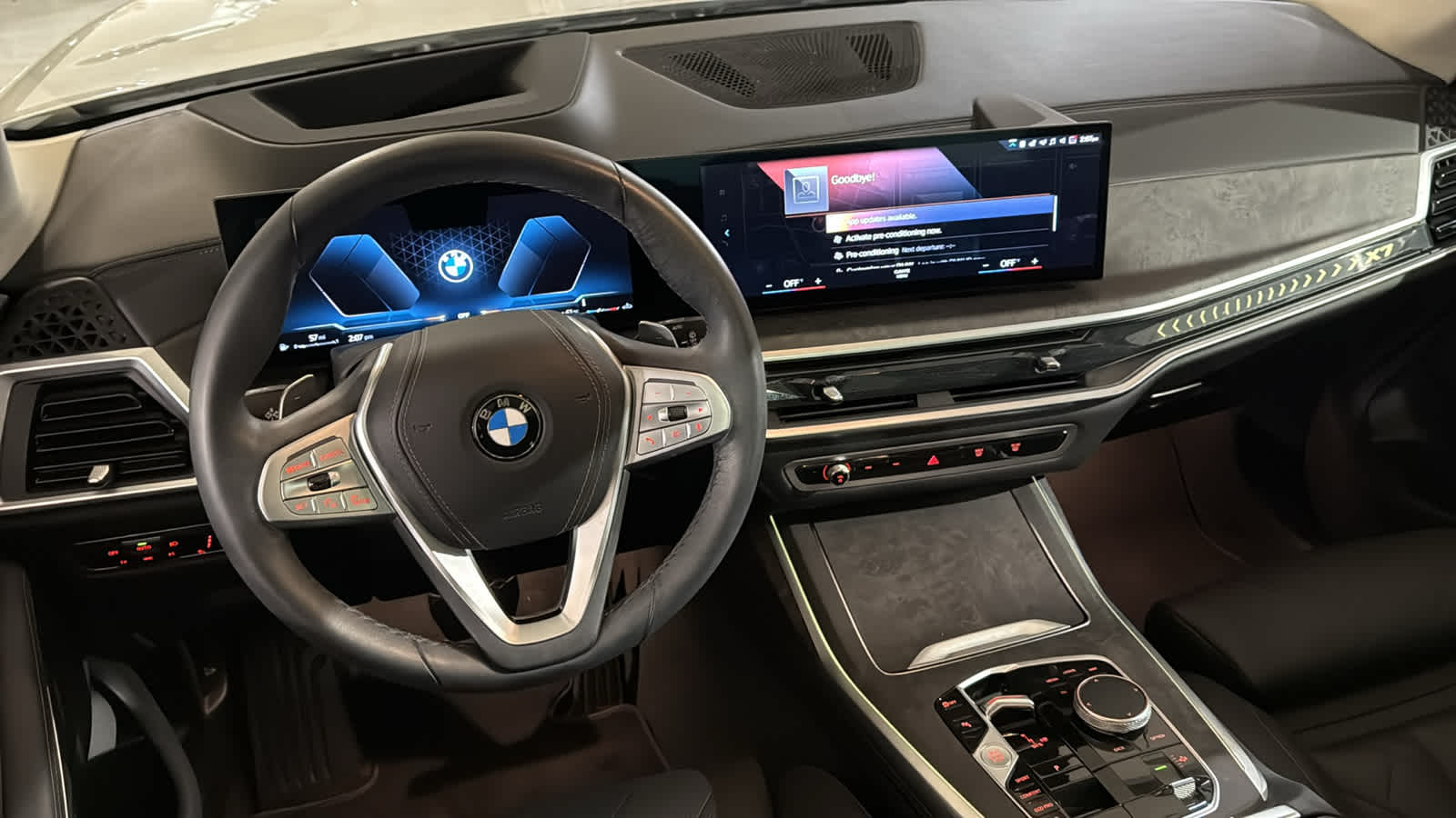 Vehicle image 22 of 34