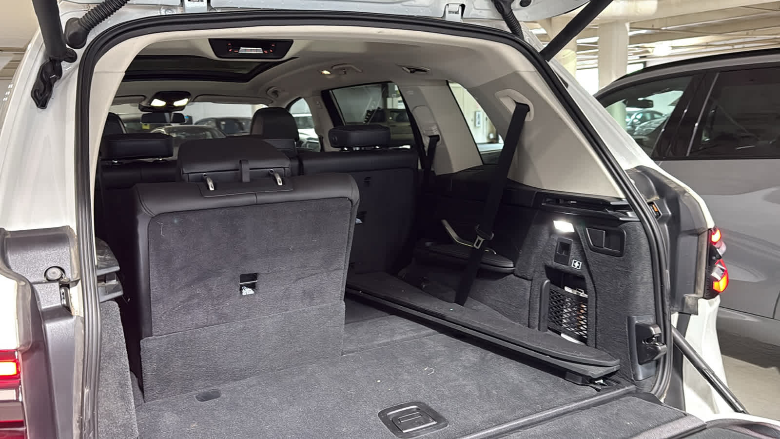 Vehicle image 29 of 34