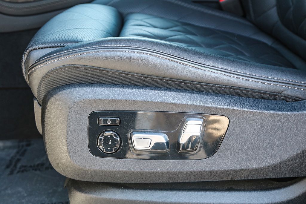 Vehicle image 23 of 29