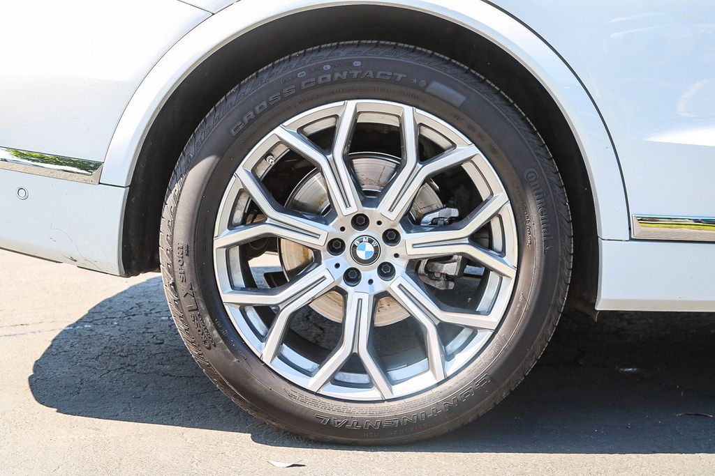 Vehicle image 10 of 29