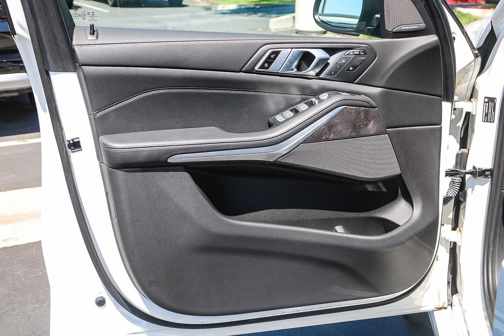 Vehicle image 24 of 29