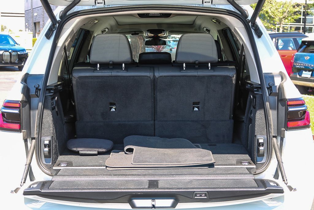Vehicle image 28 of 29