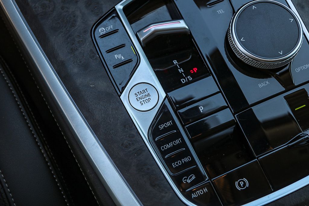 Vehicle image 22 of 29