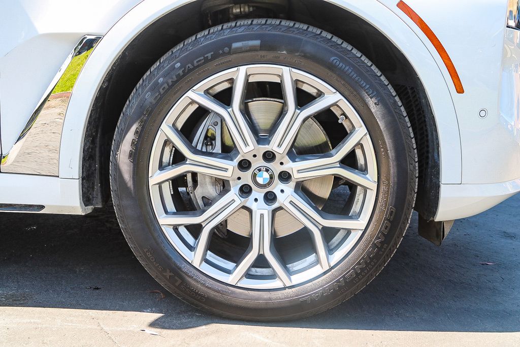 Vehicle image 11 of 29