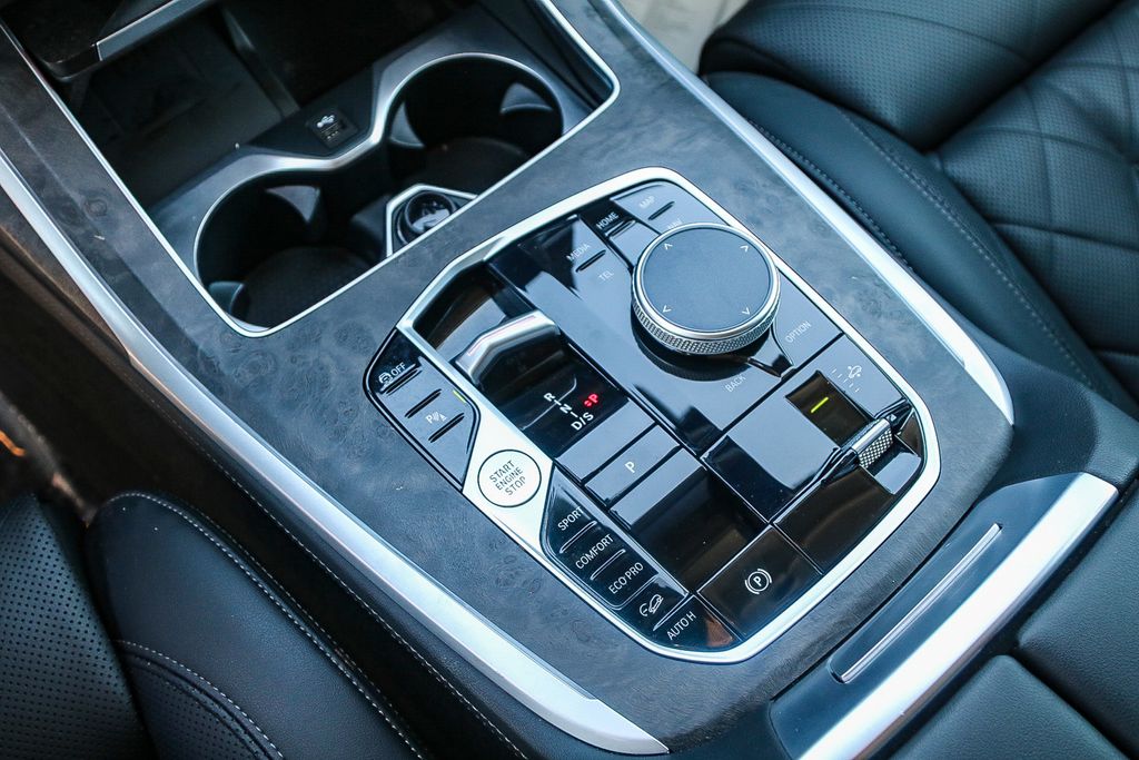 Vehicle image 21 of 29