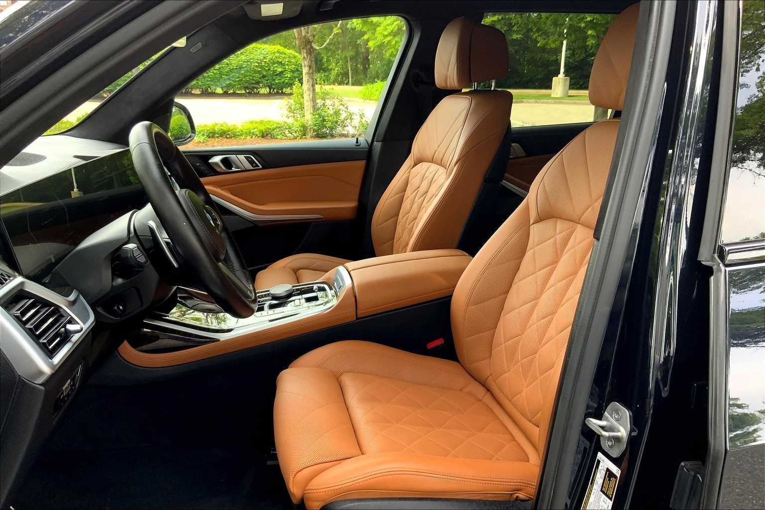 Vehicle image 10 of 31