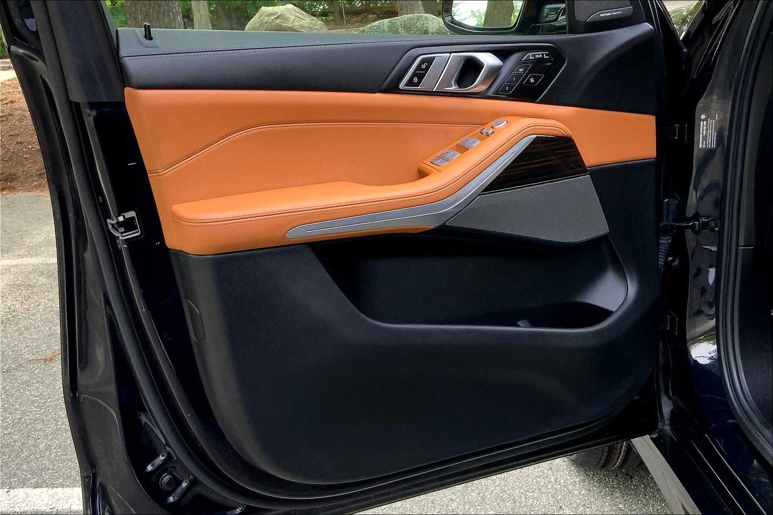 Vehicle image 21 of 31