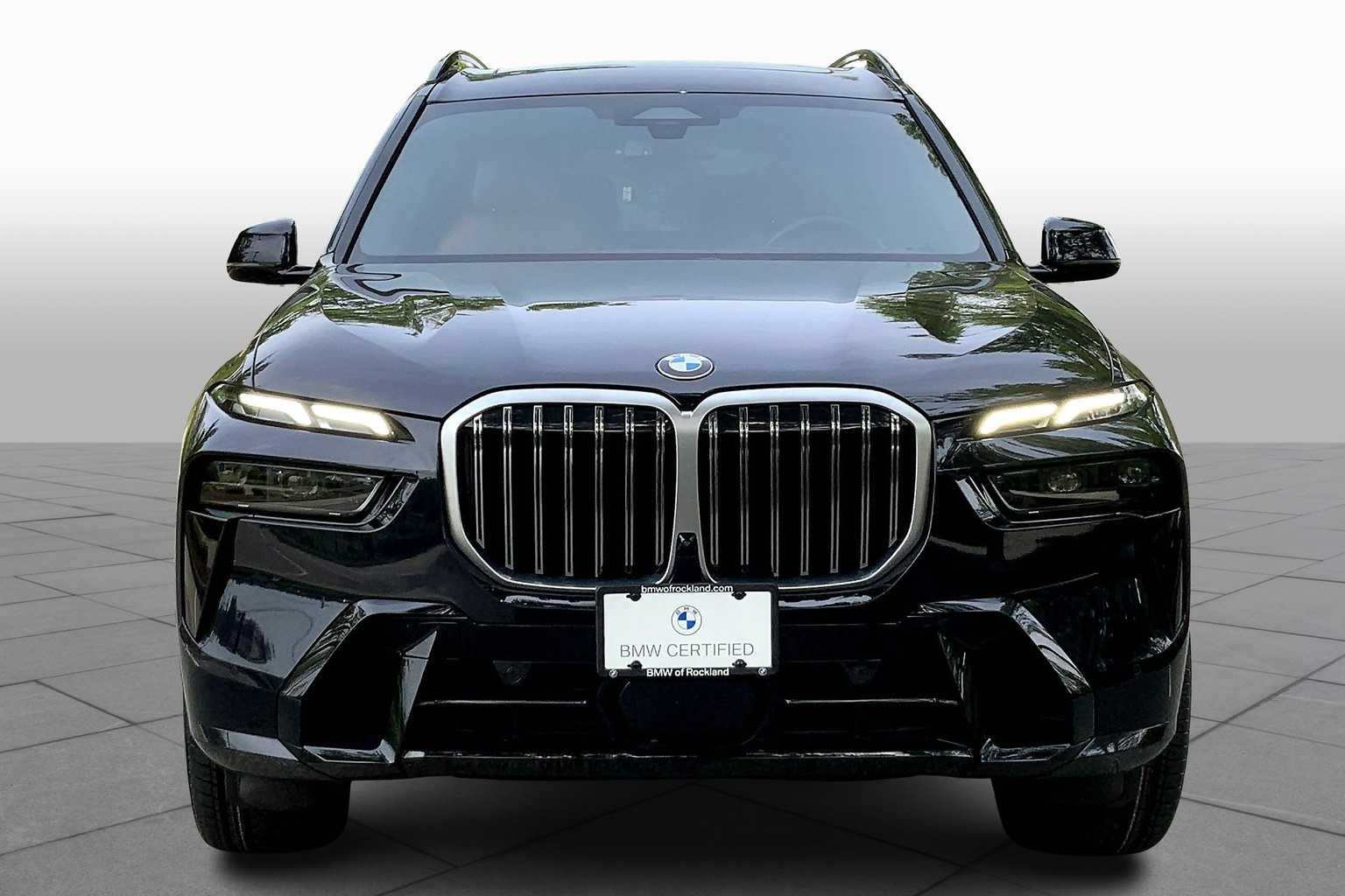 Vehicle image 2 of 31