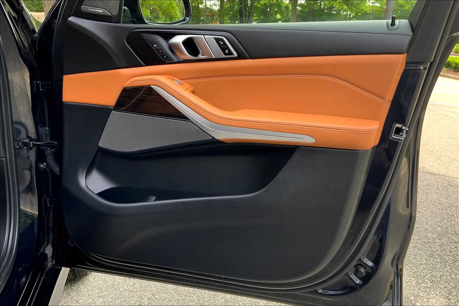 Vehicle image 22 of 31