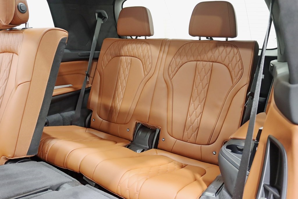 Vehicle image 13 of 46