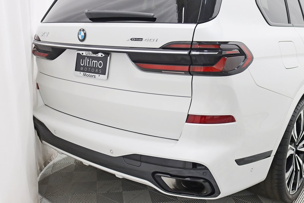 Vehicle image 43 of 46