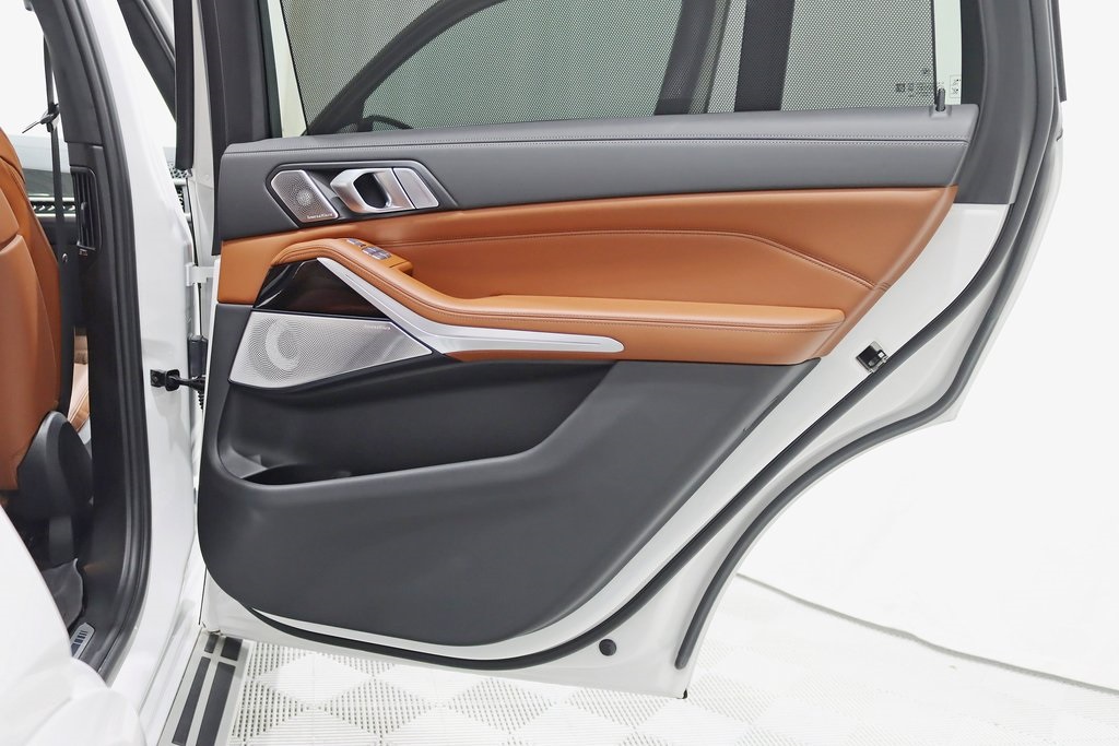Vehicle image 36 of 46