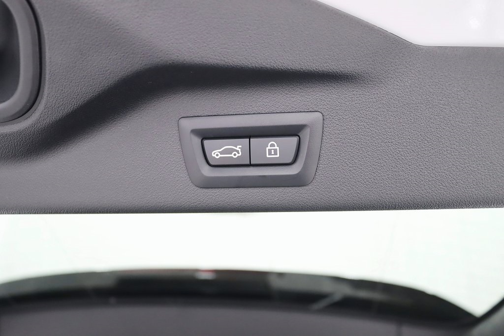 Vehicle image 41 of 46