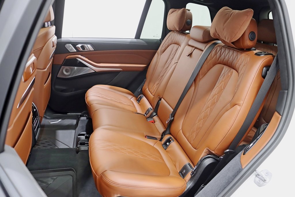 Vehicle image 14 of 46