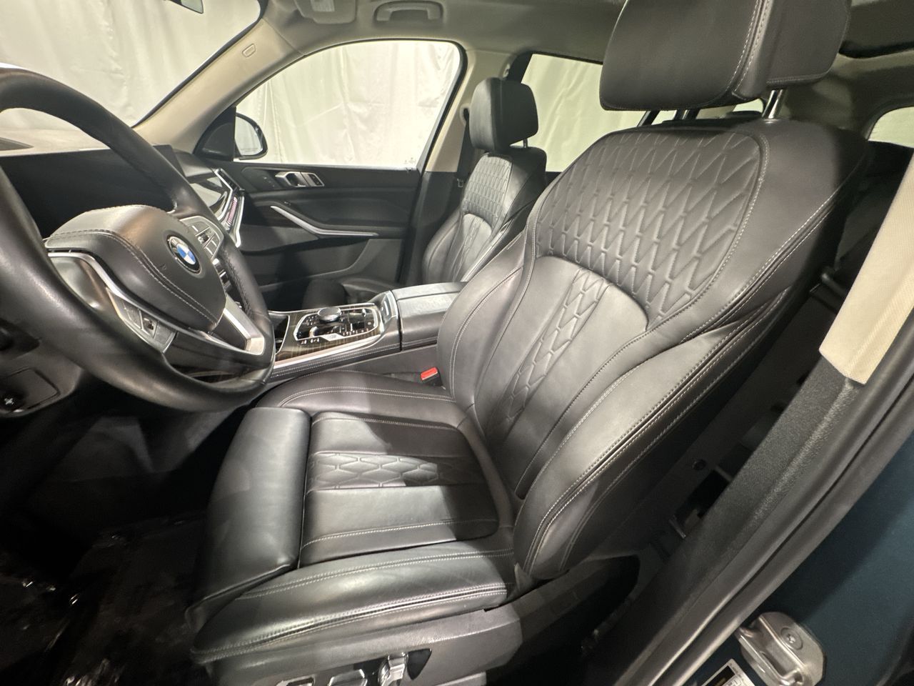 Vehicle image 21 of 36