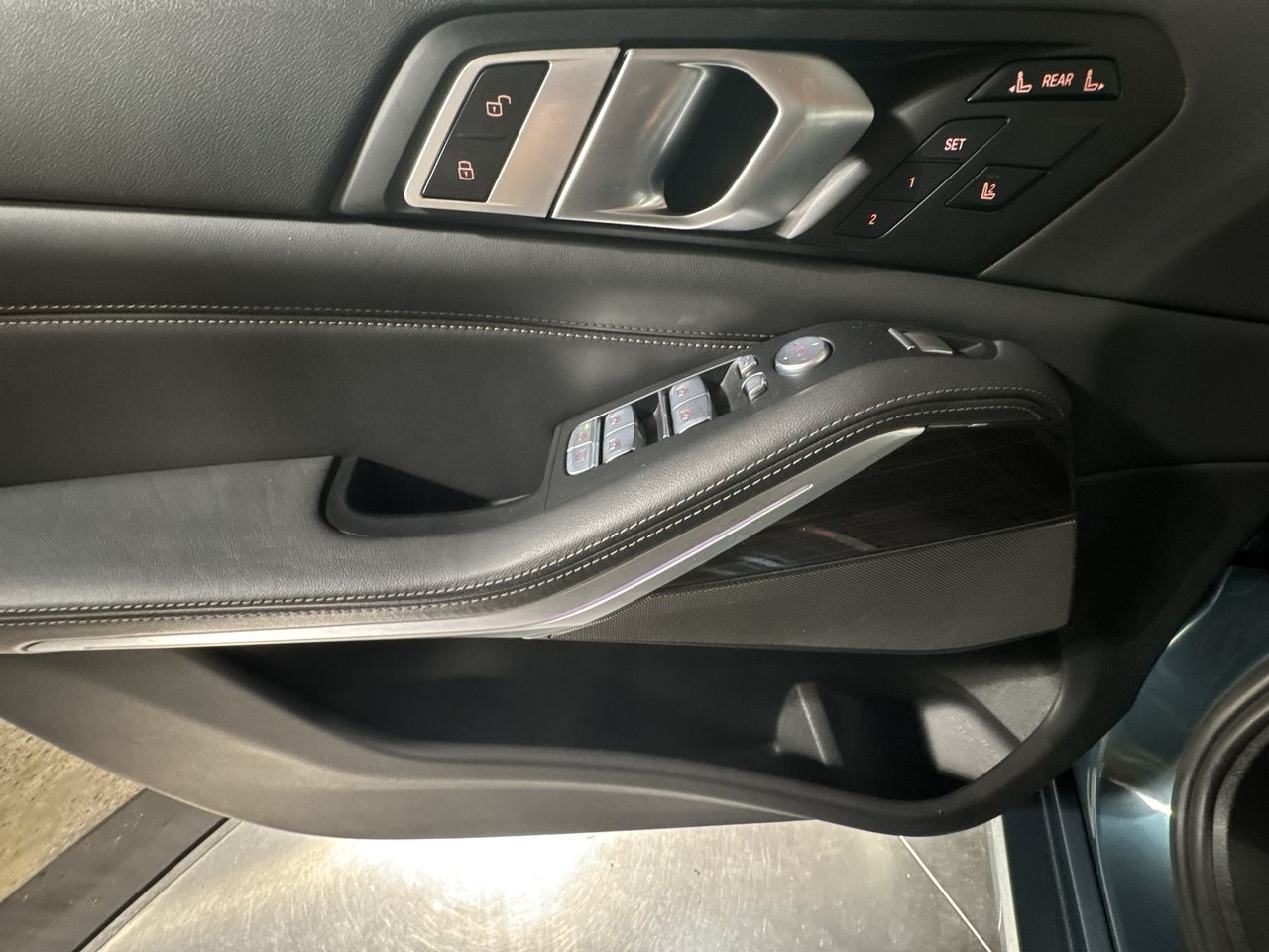 Vehicle image 28 of 36