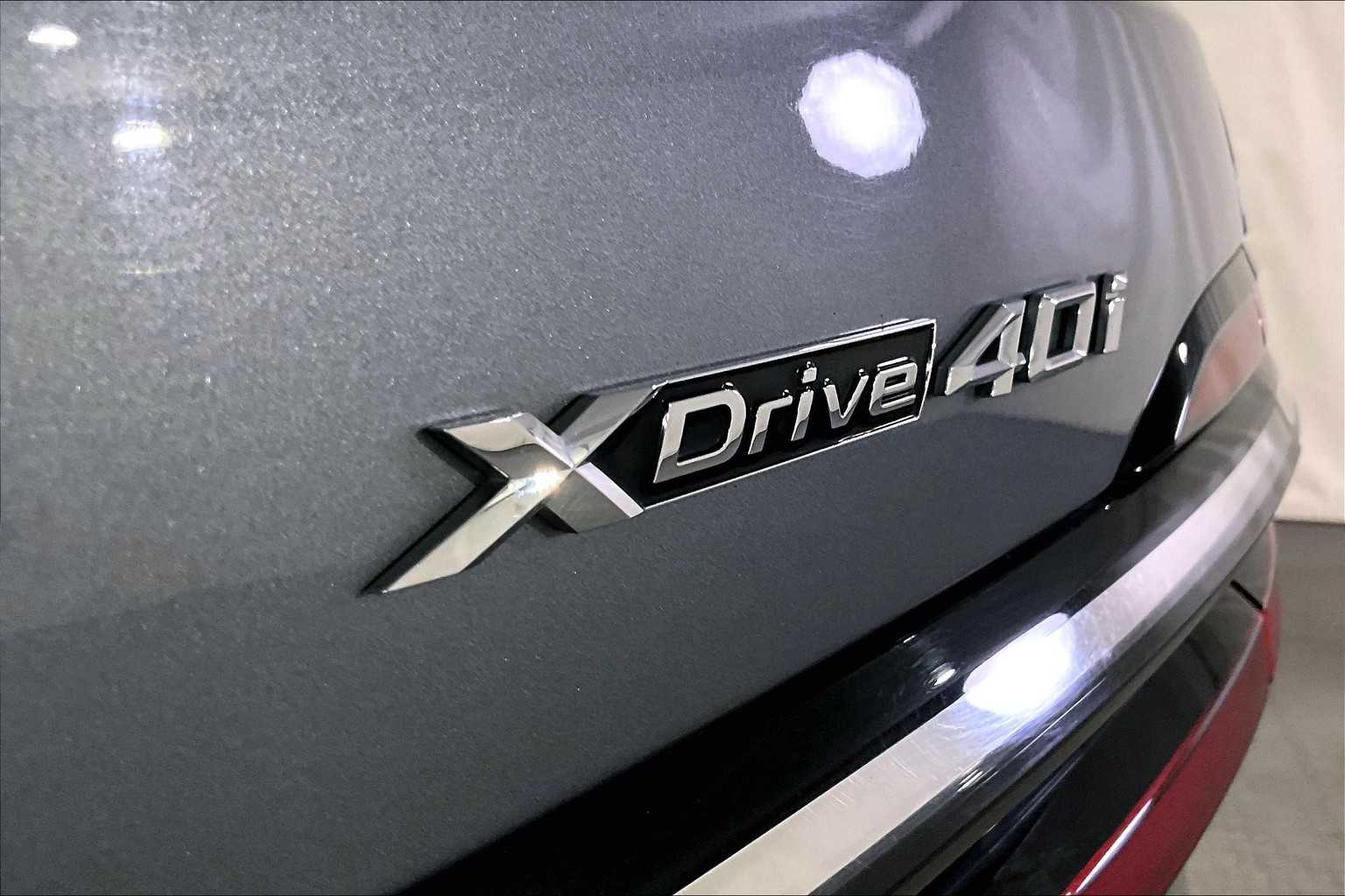 Vehicle image 32 of 35