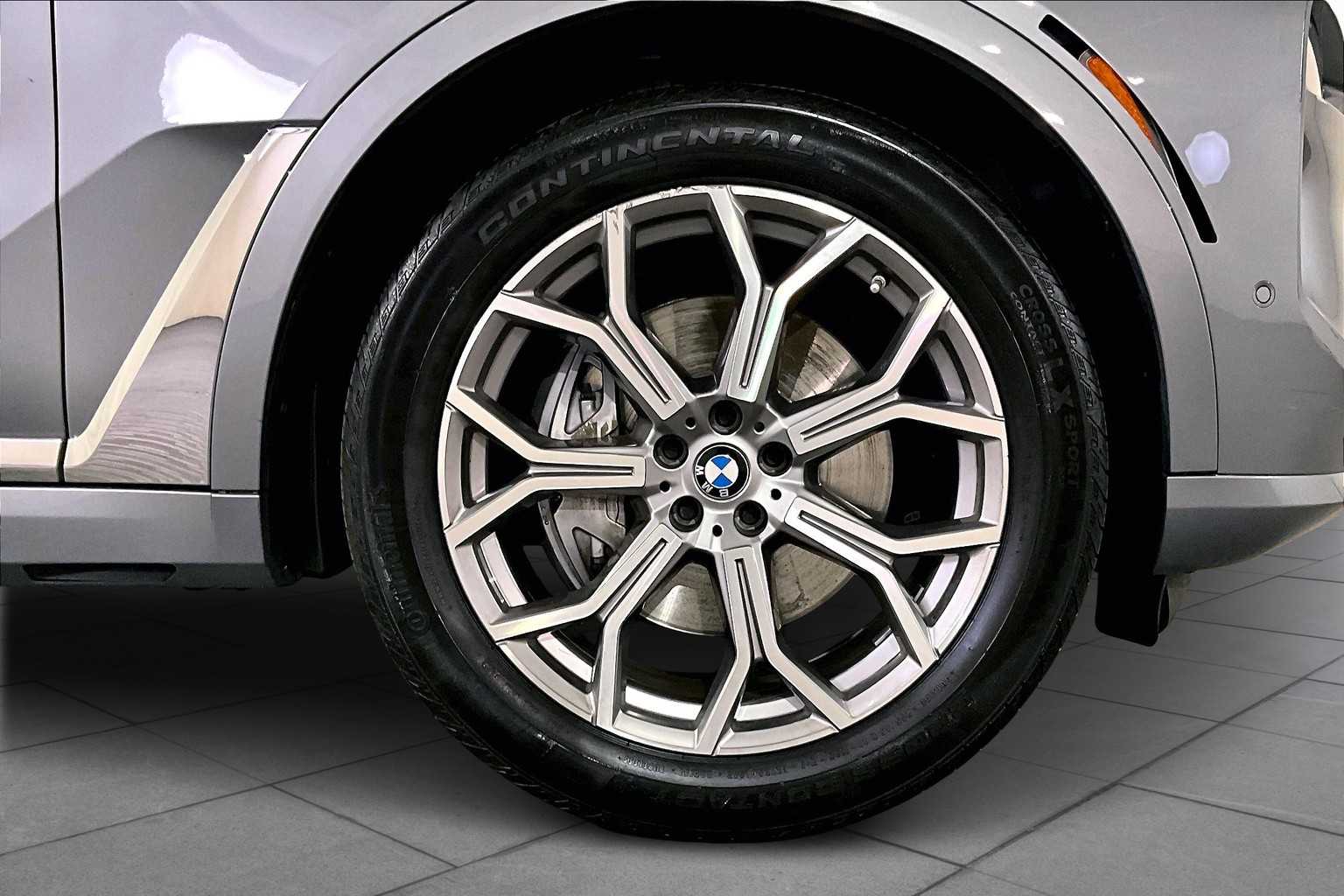 Vehicle image 12 of 35