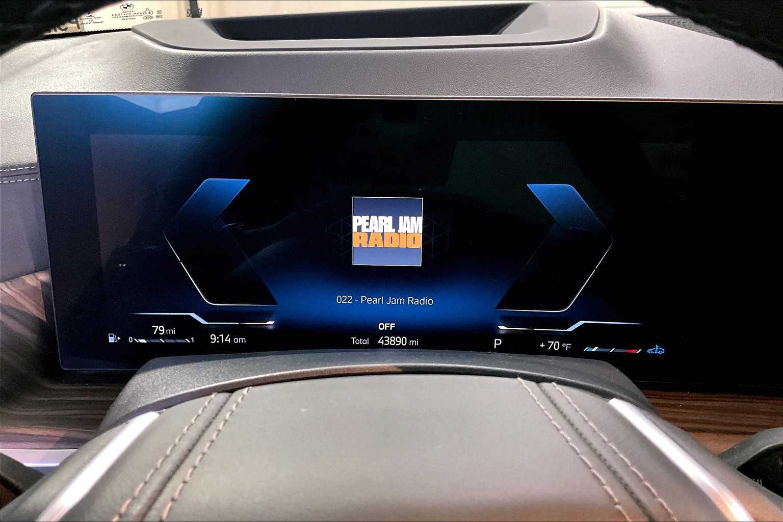 Vehicle image 25 of 35