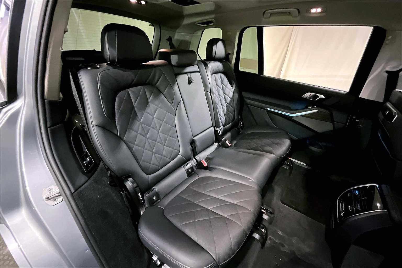 Vehicle image 19 of 35