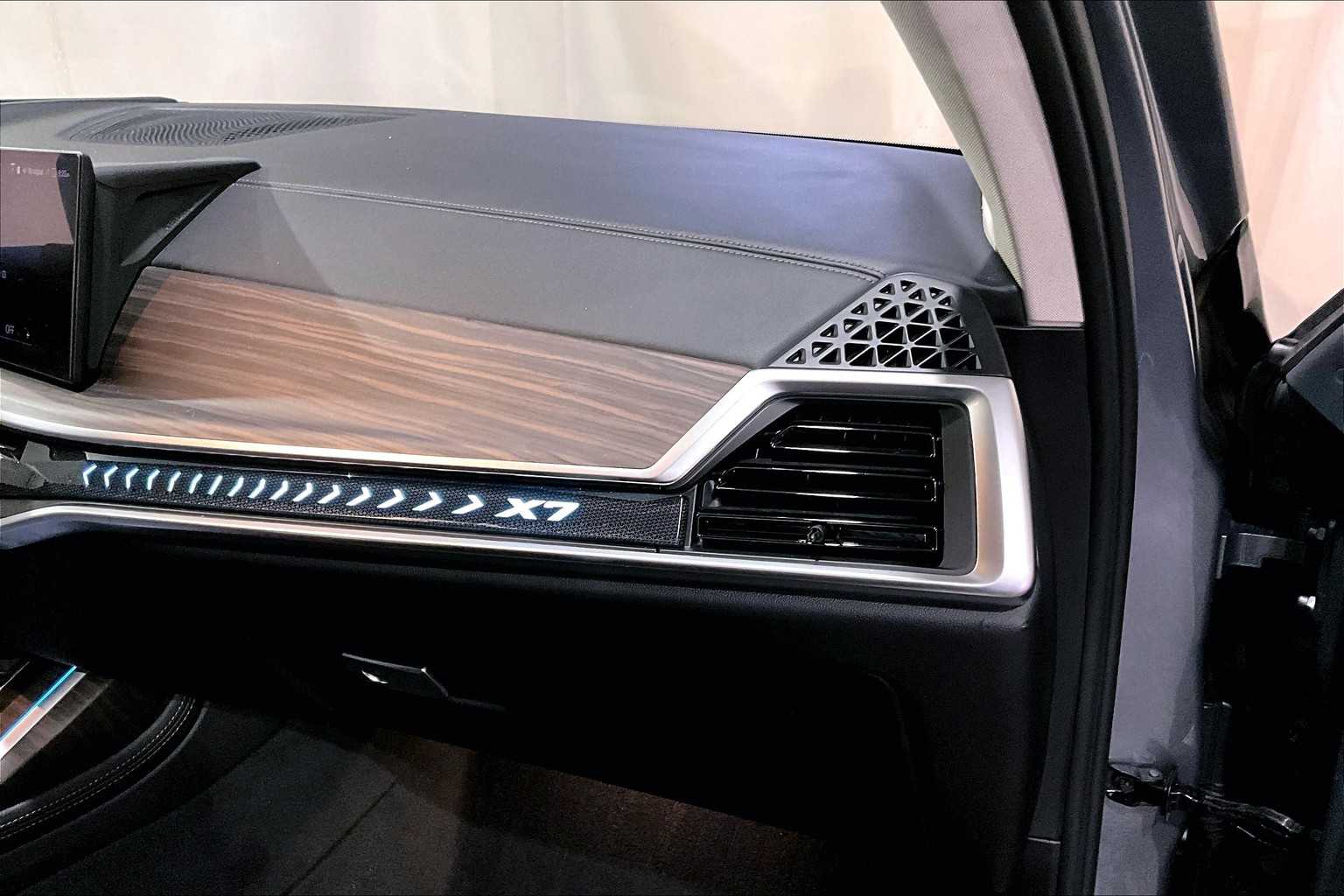 Vehicle image 18 of 35